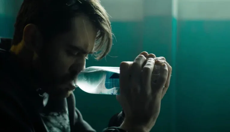 Момент из 3 серии 1 сезона