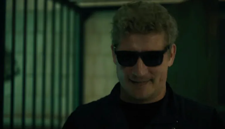 Момент из 1 серии 2 сезона